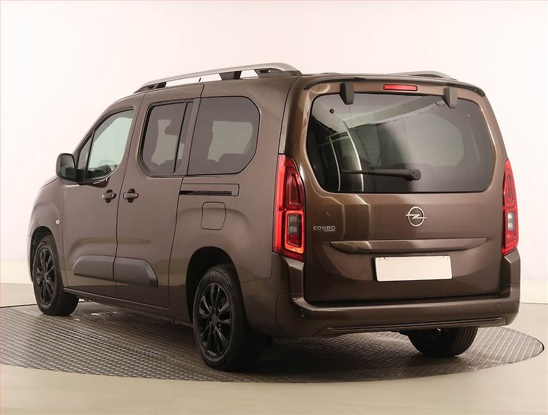 Opel Combo (2020) Maxi Edition 1.2 Turbo, 5Míst - fotka 4 z 21