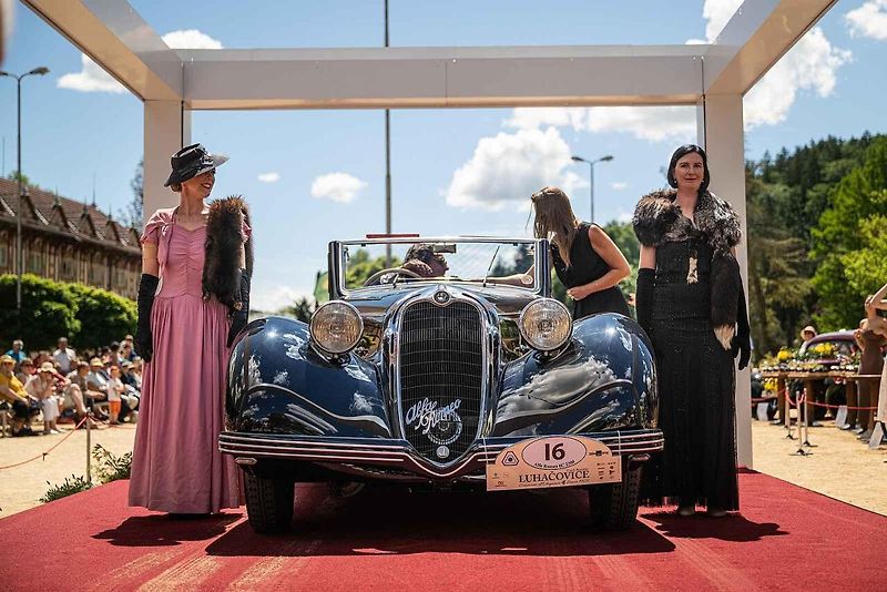 Automobilové skvosty byly k vidění v sobotu v lázeňském městě, kde se při závěru akce Concours d’Elegance Luhačovice 2026 představilo více než 50 historických automobilů z několika evropských zemí.