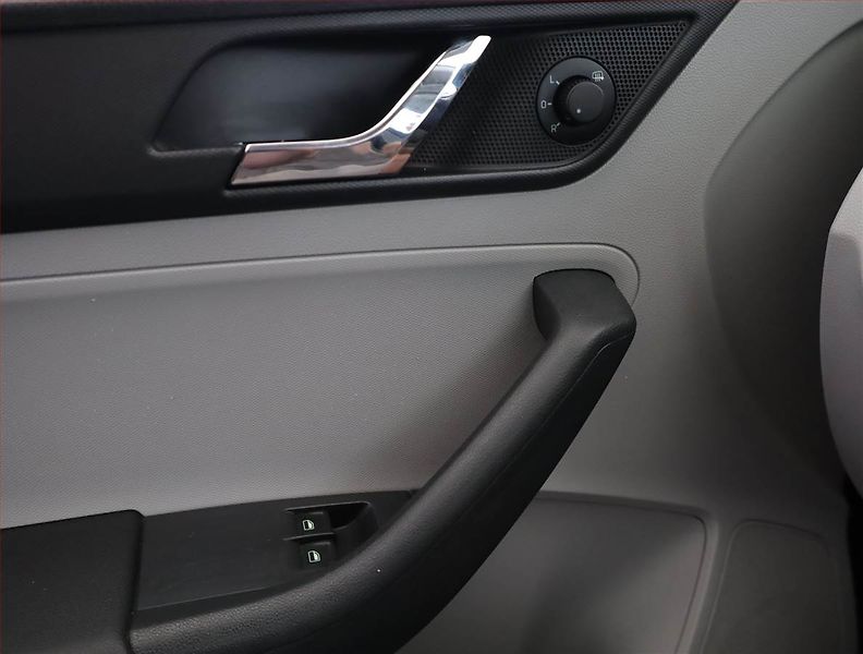 Škoda Rapid (2013) Elegance 1.6 TDI - fotka 11 z 15