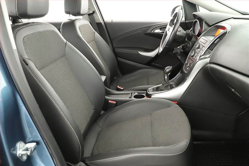 Opel Astra (2013) 1.4 T, Tempomat, Park. senzory - fotka 7 z 13