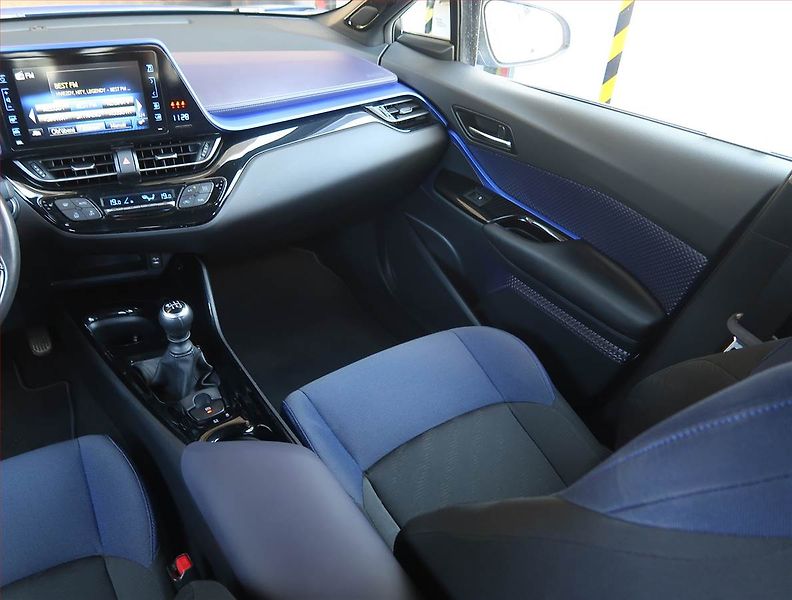 Toyota C-HR (2017) Selection 1.2 Turbo - fotka 8 z 19