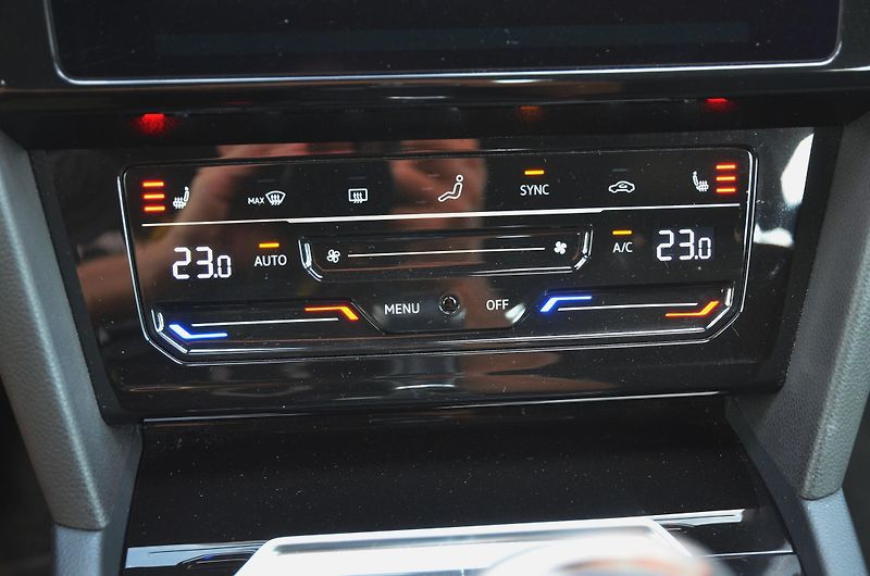 Volkswagen Arteon (2022) 1.5 TSi 110kW R-LINE / ČR  - fotka 31 z 42
