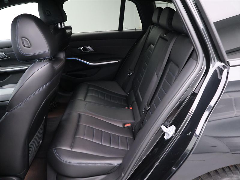 BMW Řada 3 2,0 330e xDrive M-Paket Laser - fotka 15 z 40
