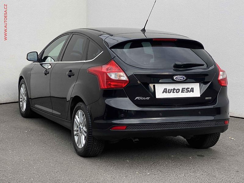 Ford Focus (2012) 1.6 TDCi, AC, xenon - fotka 6 z 17