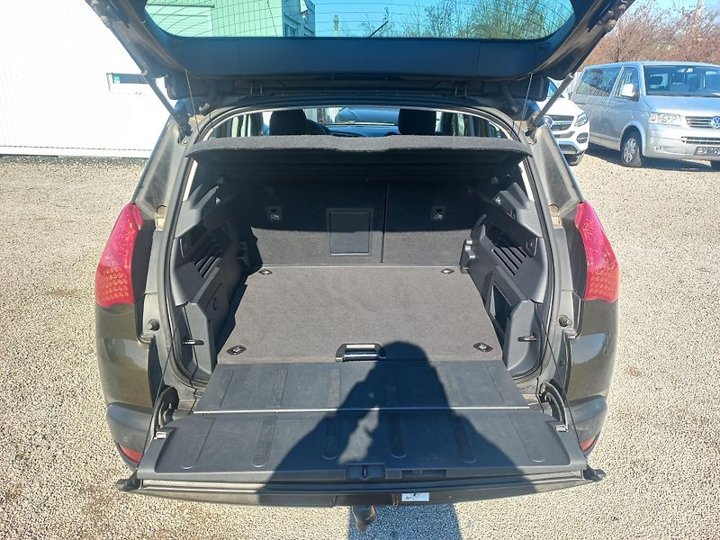 Peugeot 3008 (2009) 2.0HDi 110kW Panorama - fotka 12 z 20