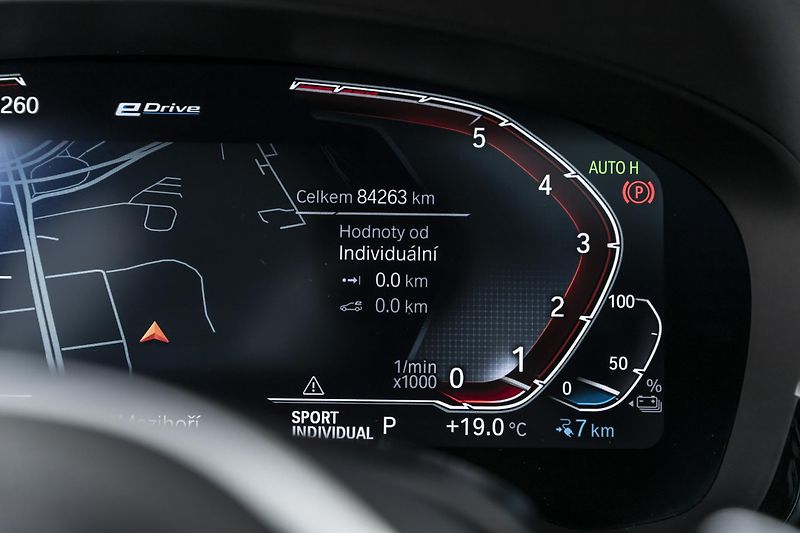 BMW Řada 5 545e xDrive Msport*1.majitel - fotka 27 z 38