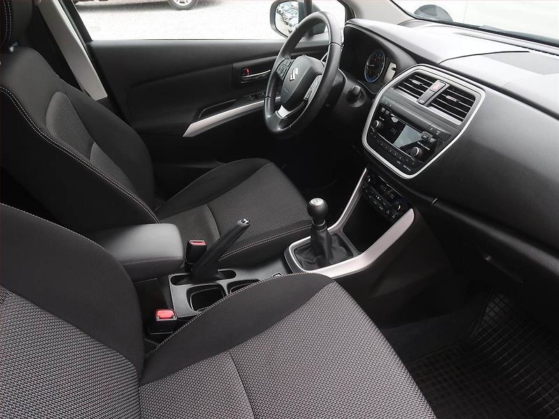 Suzuki SX4 S-Cross (2013) Premium 1.6 VVT AllGrip, 4X4 - fotka 9 z 18