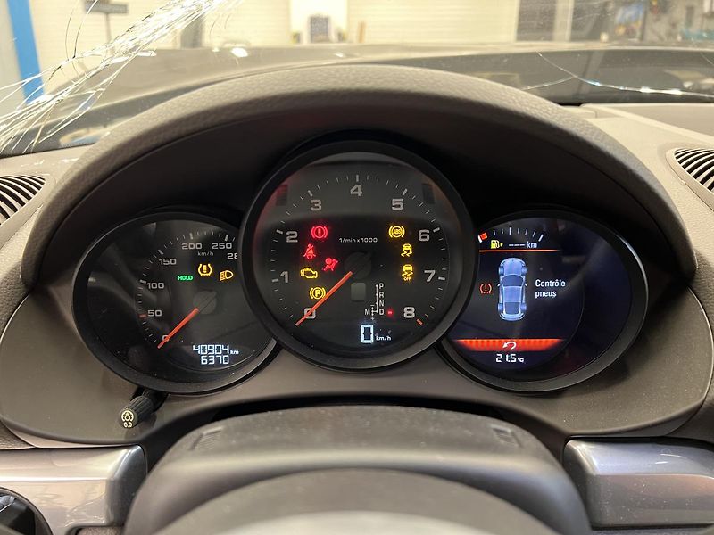 Porsche 718 Cayman 2.0 220kW - fotka 12 z 18