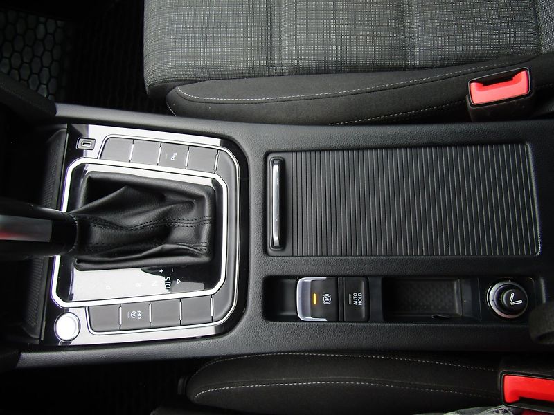 Volkswagen Passat (2021) 2.0 TDI 110kW DSG ACC - fotka 41 z 46