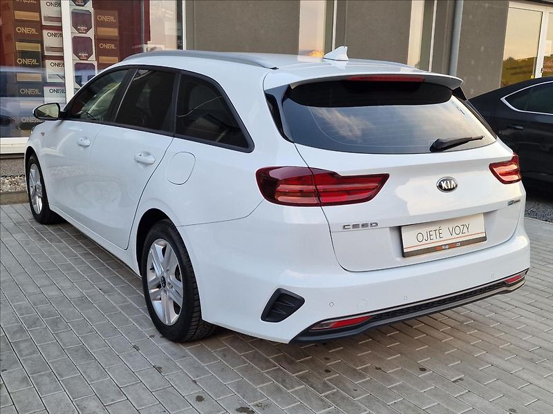 Kia Ceed 1.6CRDi 100kW Fresh SW,1.Maj. - fotka 8 z 47