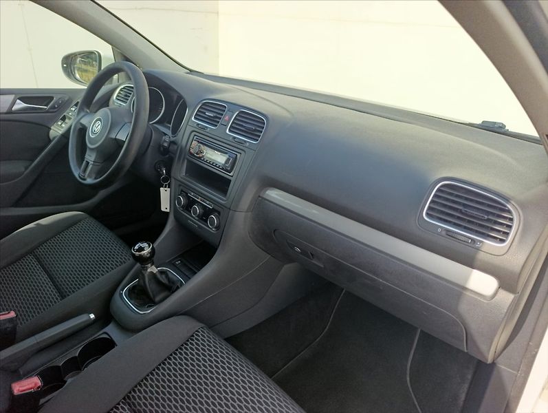 Volkswagen Golf 1,6 TDi Klimatizace - fotka 26 z 29