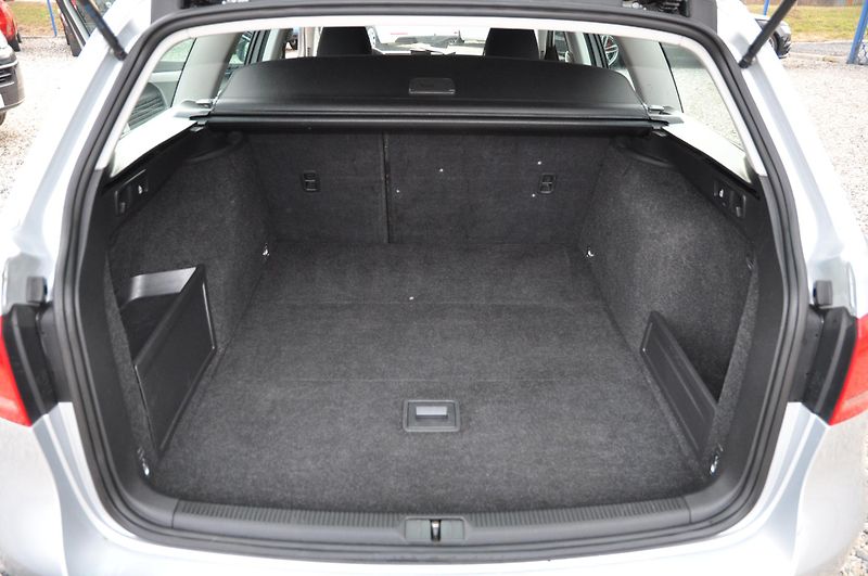 Volkswagen Passat 2.0TDi 130kW KOMBI Automat - fotka 8 z 15