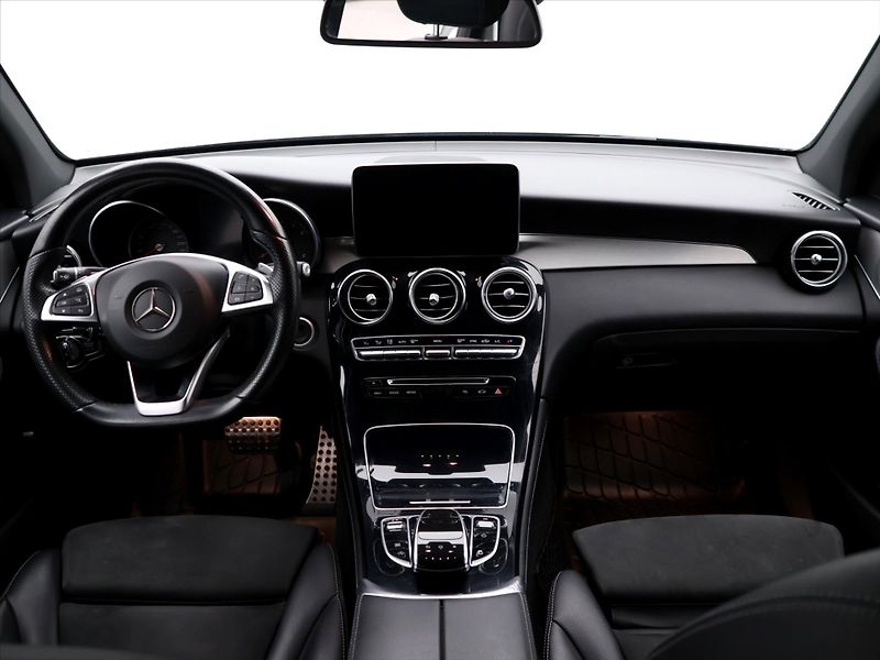 Mercedes-Benz GLC 2,0 250 4MATIC AMG LINE - fotka 26 z 27