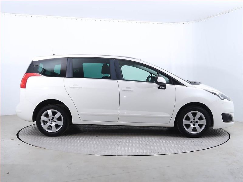 Peugeot 5008 (2014) Active Pack 1.6 HDi, Automat - fotka 6 z 19