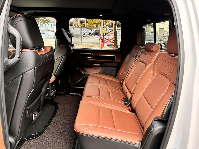 Dodge RAM 1500 LONGHORN 5.7 V8 HEMI eTORQUE  - fotka 14 z 53