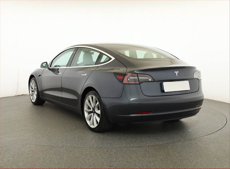 Tesla Model 3 (2020) Std Range Plus 52kWh, SoH 84% - fotka 4 z 21