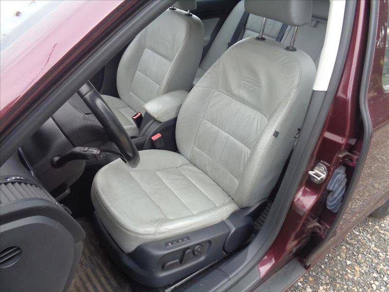 Škoda Octavia 2,0 Laurin Klement - fotka 19 z 19