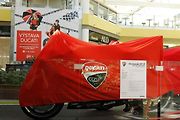 Výstava motocyklů Ducati je k vidění v obchodním centru Olympia Brno v Modřicích. Návštěvníci centra si mohou prohlédnout celkem šestatřicet exponátů, od nejstaršího z roku 1949 po nejnovější.