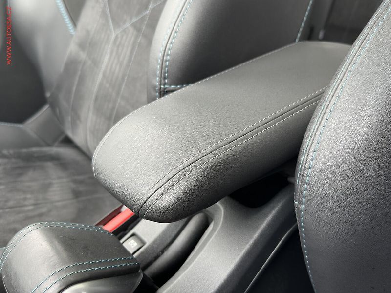 Peugeot 2008 (2019) 1.2PT, Crossway, navi, panor - fotka 19 z 19