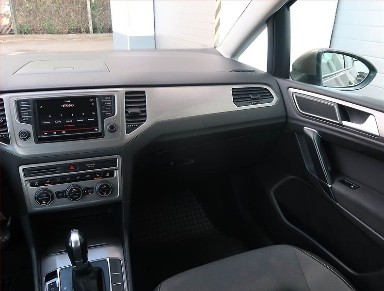 Volkswagen Golf Sportsvan (2015) 1.2 TSI, Automat, ČR,1.maj - fotka 8 z 21