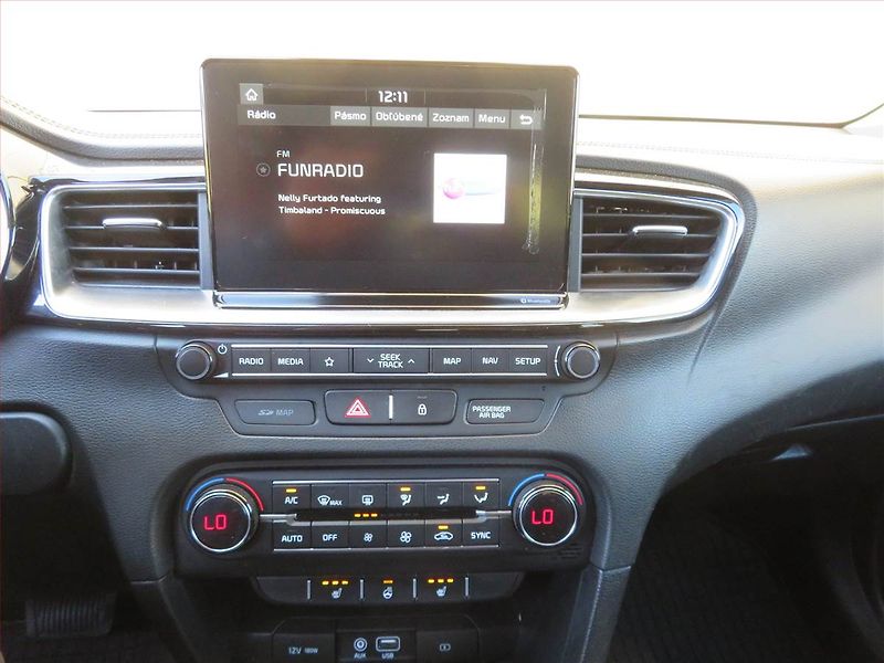 Kia Ceed (2018) 1.6 CRDi, Automat, Serv.kniha - fotka 12 z 18