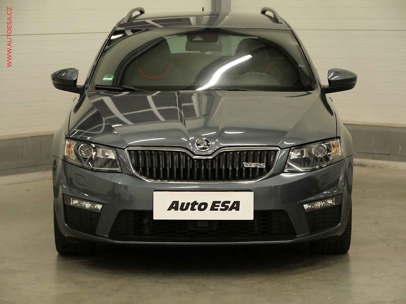 Škoda Octavia (2015) 2.0TDi, RS, DSG, xenon - fotka 2 z 23