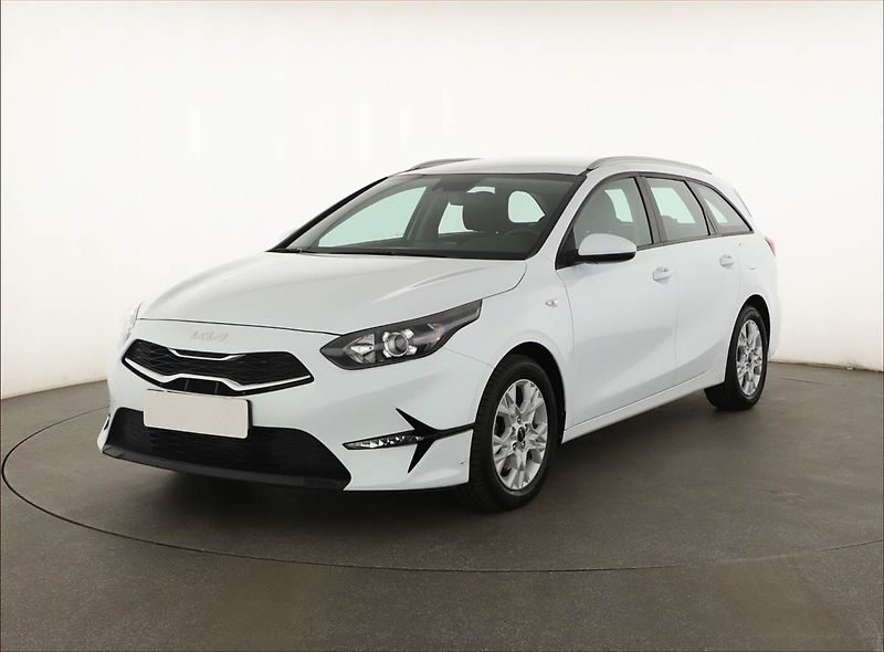 Kia Ceed (2023) Spin 1.5 T-GDI, ČR,1.maj - fotka 2 z 19