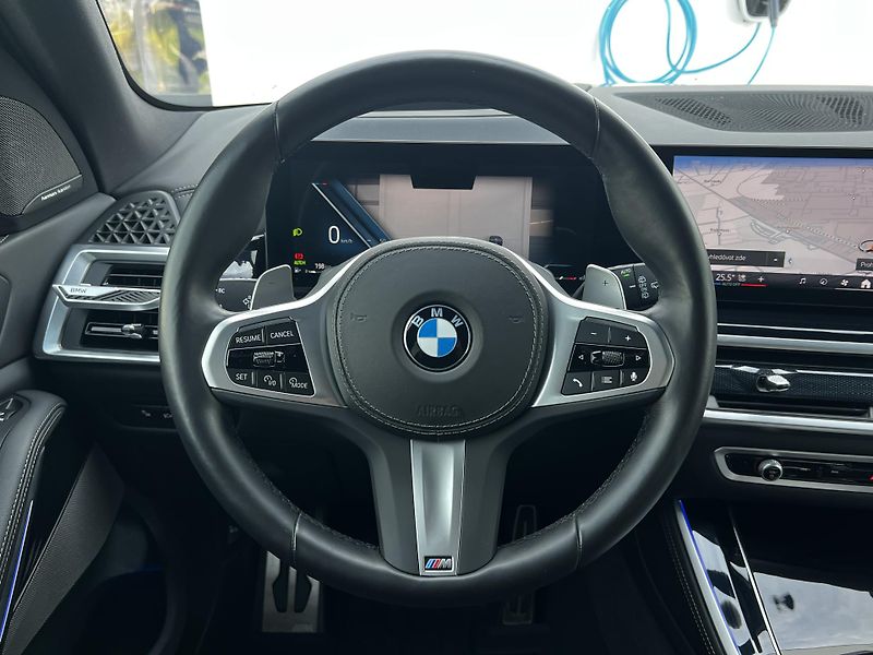 BMW X5 xDrive 30d M-Sport - fotka 10 z 35