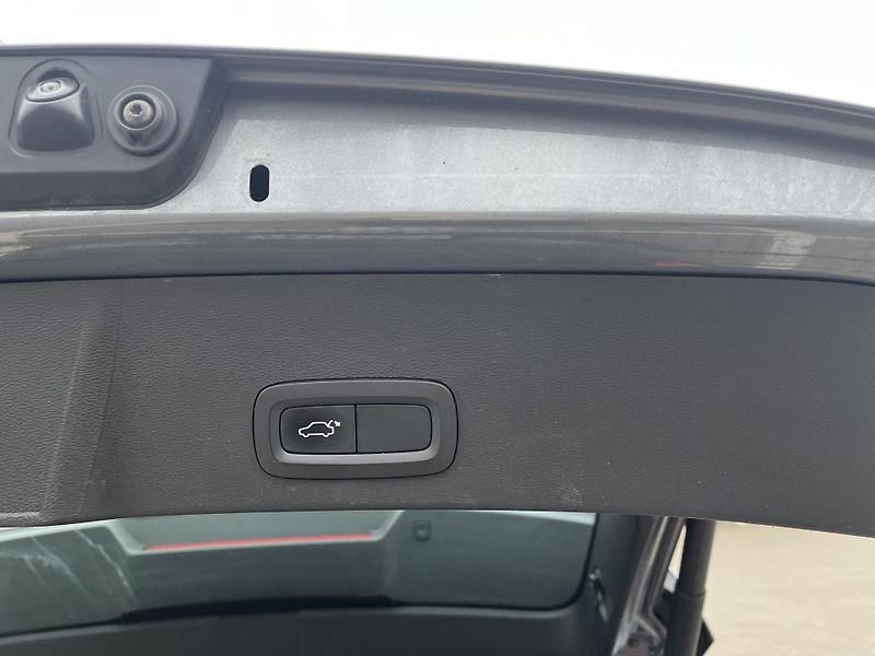 Volvo XC40 D3 Automat ČR 1.majitel - fotka 37 z 45