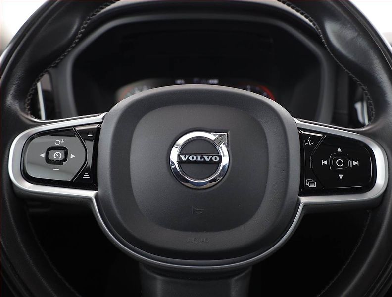 Volvo XC60 (2020) B4 AWD - fotka 8 z 22