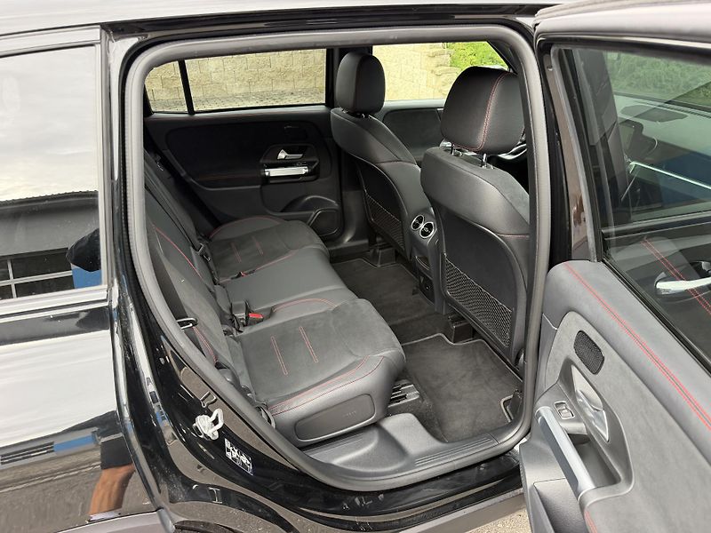 Mercedes-Benz GLB 200D AMG LINE automat závěs  - fotka 21 z 23