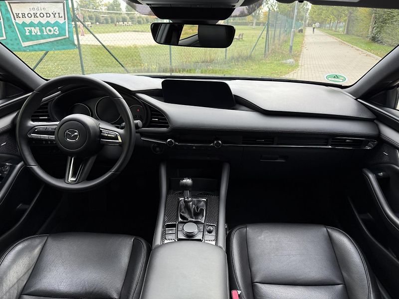 Mazda 3 2.0 Skyactiv-X Mild-Hybrid - fotka 24 z 35