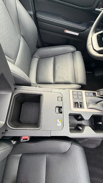 Toyota Land Cruiser 2.8L MHEV 8AT 4X4 Executive Sk - fotka 12 z 30