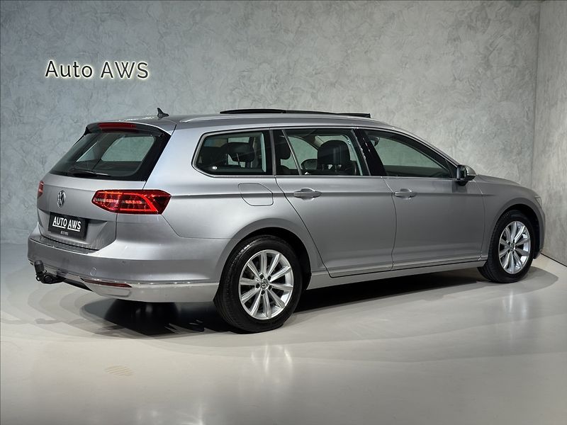 Volkswagen Passat 2,0 TDi  DSG Highline Virtual - fotka 8 z 49