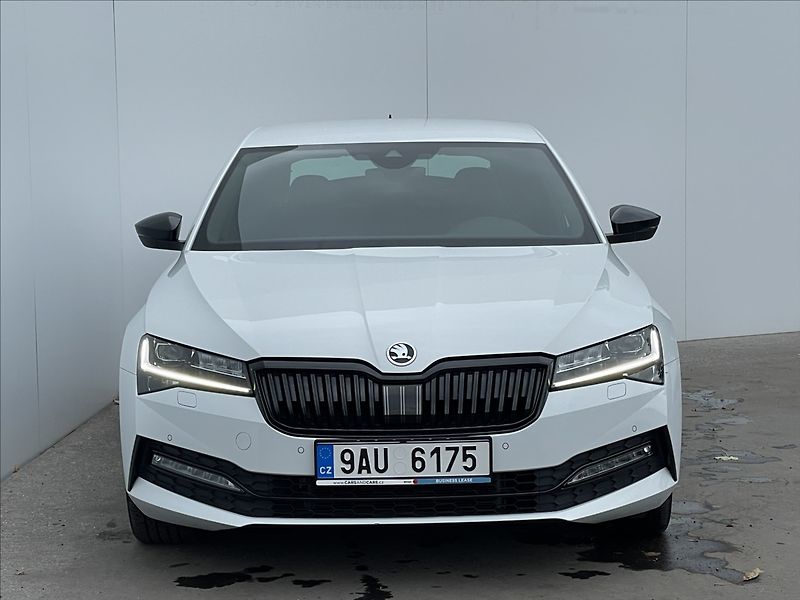 Škoda Superb 2,0 TDI DSG SportLine TAŽNÉ - fotka 22 z 23