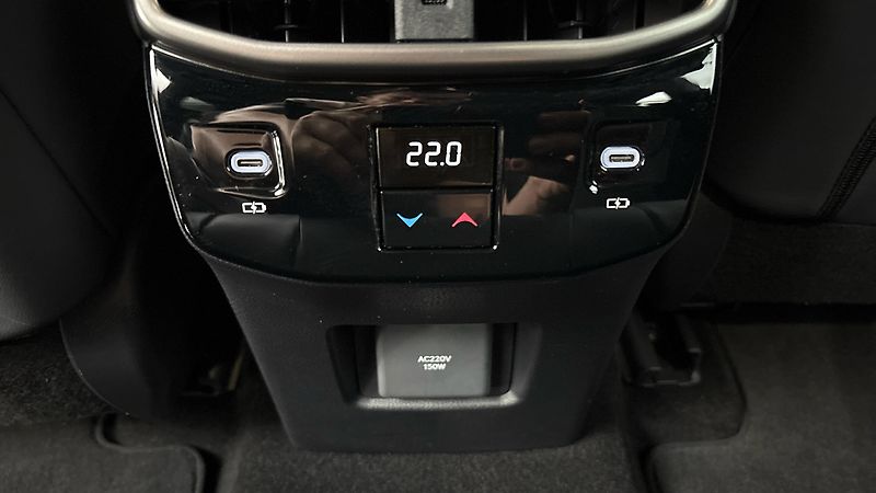Lexus RX 500h AUT 4x4 F Sport - fotka 23 z 31
