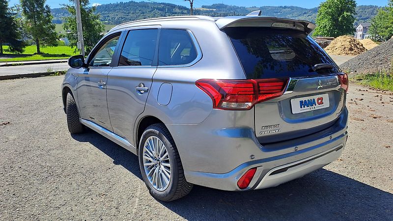 Mitsubishi Outlander 2.4 PHEV 4WD Business - fotka 5 z 28