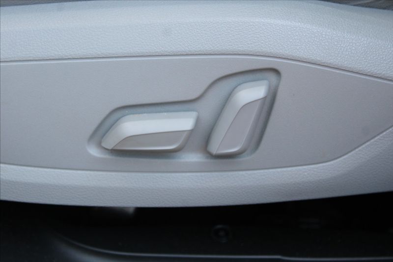 Audi A4 2,0 TDI  AUTOMAT,4x4,VIRTUAL - fotka 30 z 49