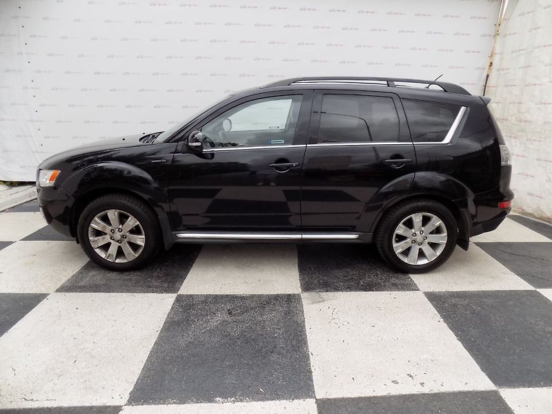 Mitsubishi Outlander (2012) 2.2DI-D/AWD/1.Maj.ČR/7.míst/ - fotka 2 z 45