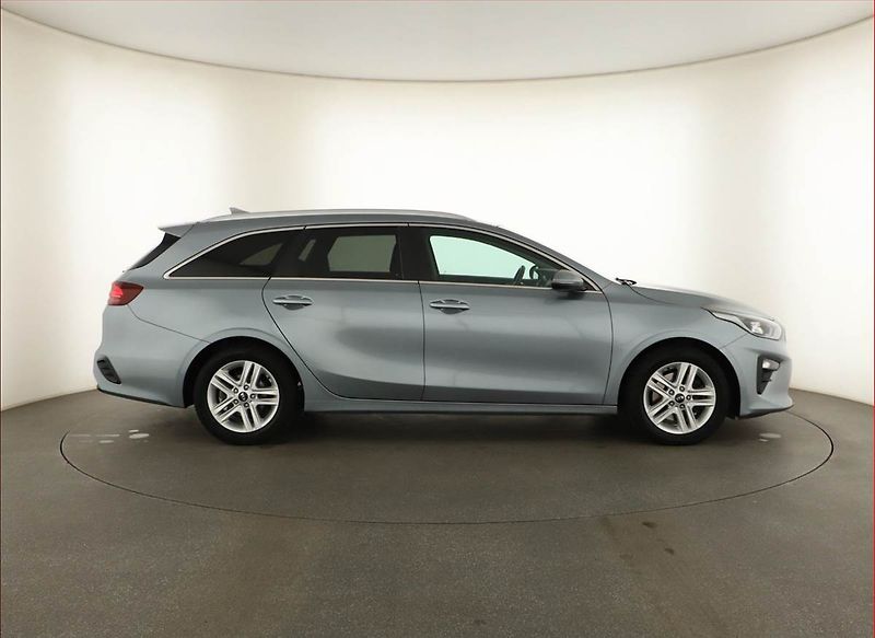 Kia Ceed (2021) 1.5 T-GDI MHEV, Automat, ČR - fotka 6 z 16
