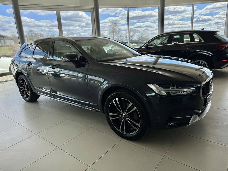 Volvo V90 CC*D5 173kW*AWD*KeyLess*Tažné - fotka 4 z 34