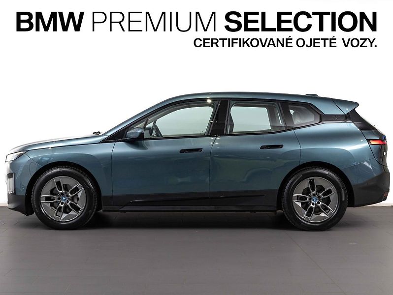 BMW iX xDrive50 - fotka 2 z 22