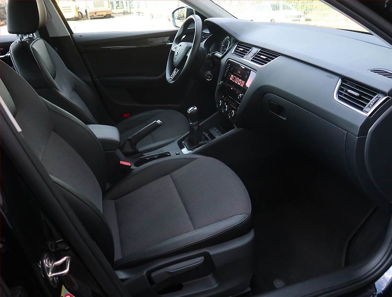 Škoda Octavia (2019) Style 1.6 TDI, ČR,1.maj - fotka 9 z 17