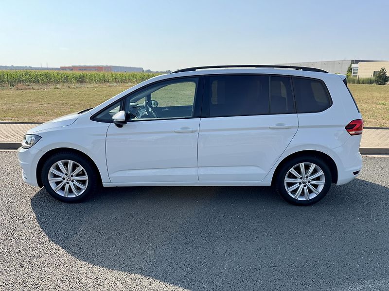 Volkswagen Touran 1.4 TSI PANO ALCANTARA MASÁŽ - fotka 2 z 44