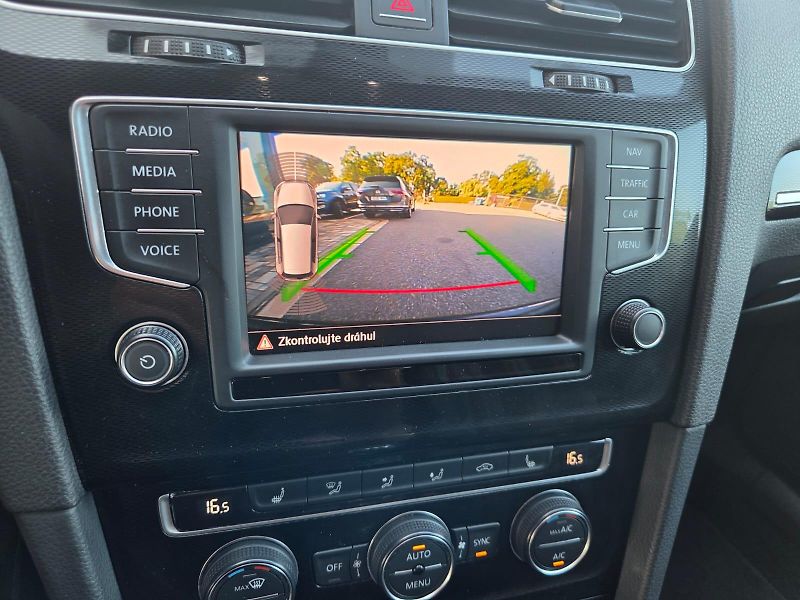 Volkswagen Golf (2016) 2.0 TSI GTI - fotka 9 z 11