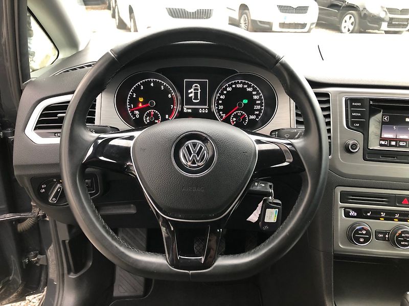 Volkswagen Golf Sportsvan (2014) 1.2 TSI  DSG 81kw - fotka 9 z 26