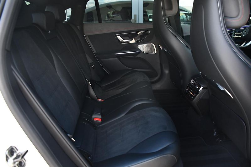 Mercedes-Benz EQE 350 AMG PREMIUM 4MATIC 1M  - fotka 18 z 38