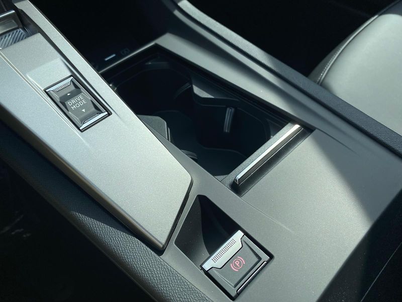 Peugeot 408 (2026) ALLURE Hybrid 145 e-DCS6 - fotka 25 z 28