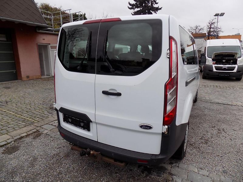 Ford Transit Custom 2,2 TDCI 92 KW L2H1 9 MÍST - fotka 13 z 50