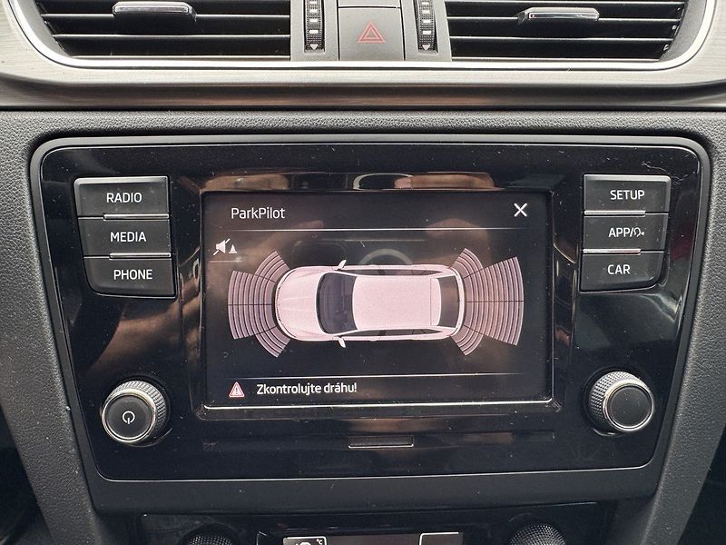 Škoda Rapid (2018) 1.0TSi Xenony Digi Klima DAB - fotka 14 z 48